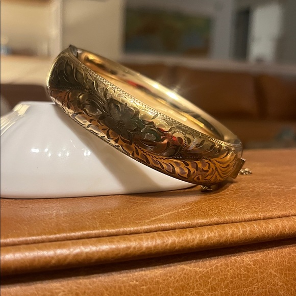 Etched gold filled bracelet - Picture 4 of 10